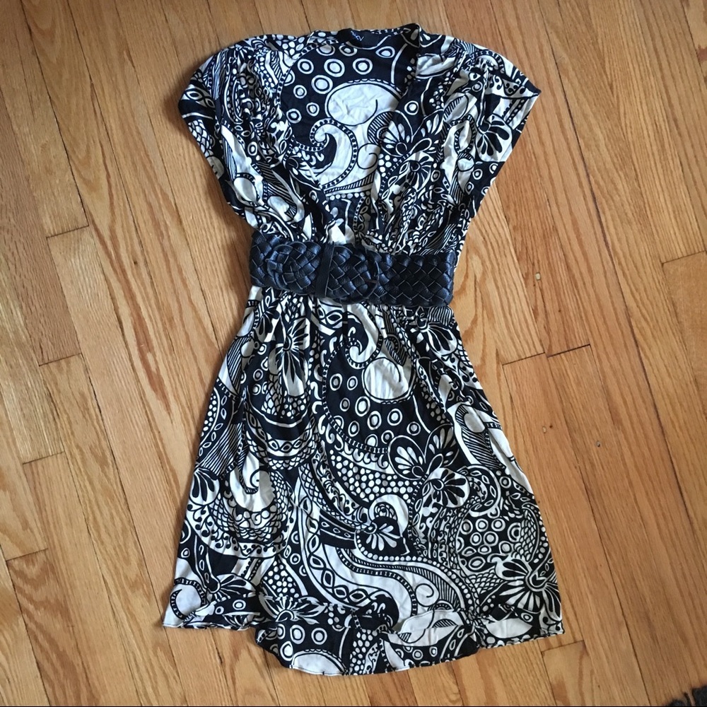 Sky low-cut paisley dress with belt